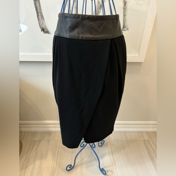 Club Monaco faux wrap skirt with real leather waistband. Size 2 - Picture 2 of 4